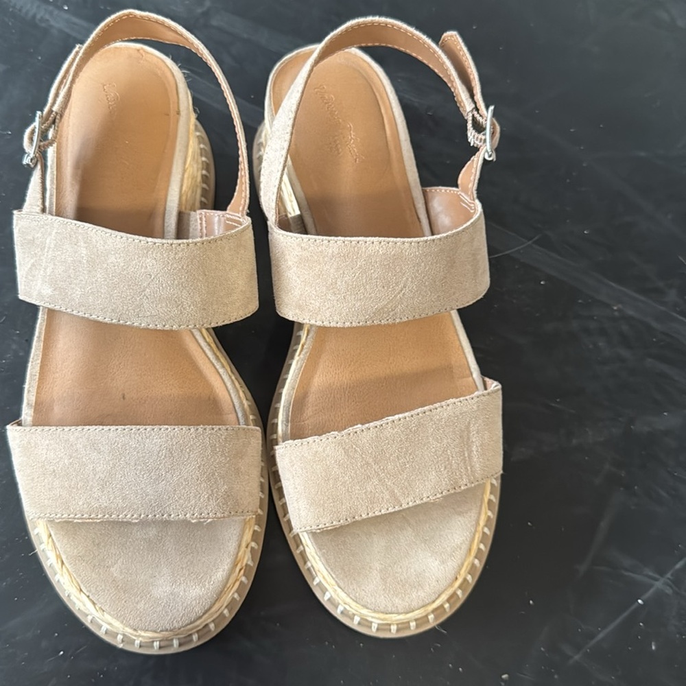 Universal Thread Sandals - image 4